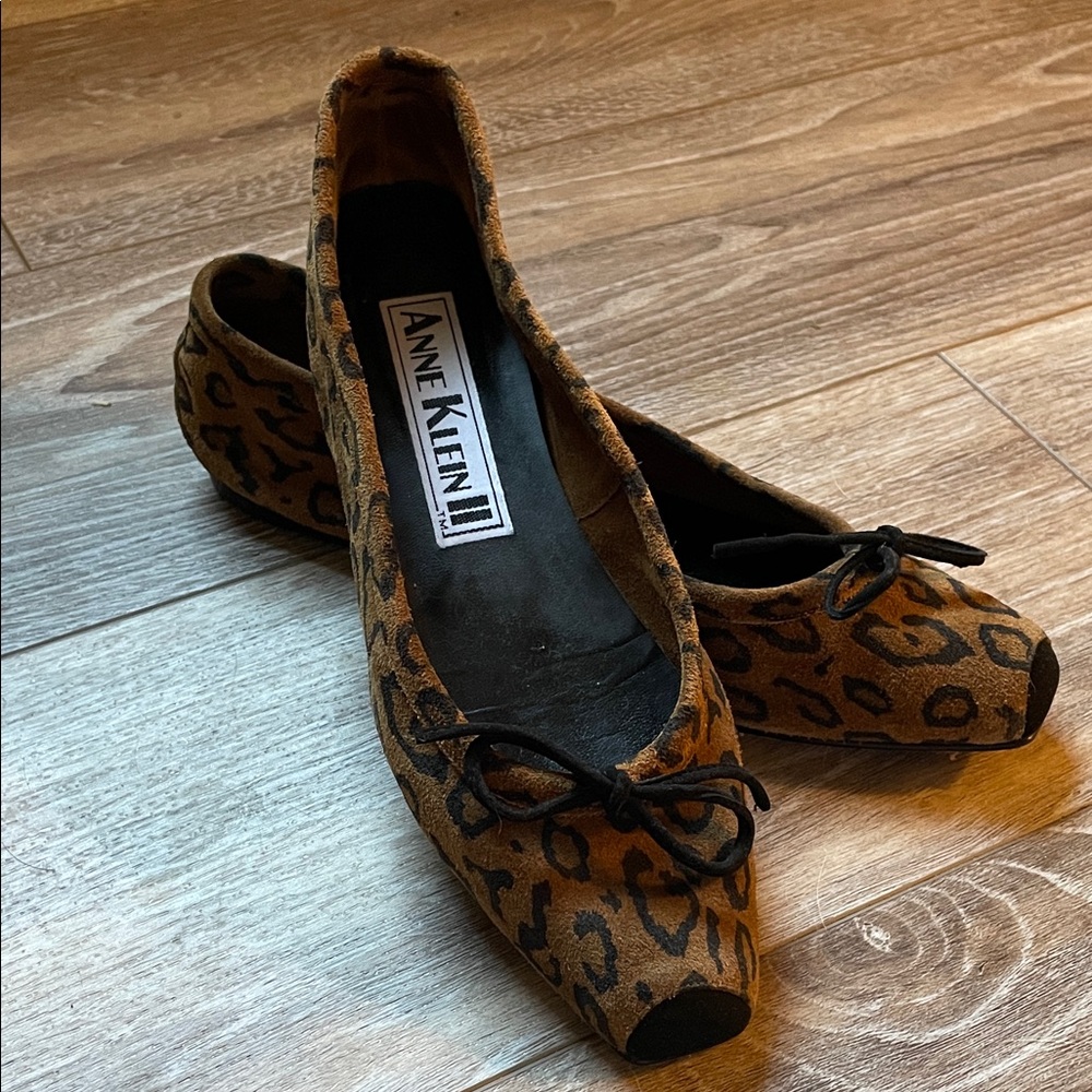 Anne Klein Suede Leopard Print Flats Shoe Women’s 9 N Peep Toe Vintage ITALY